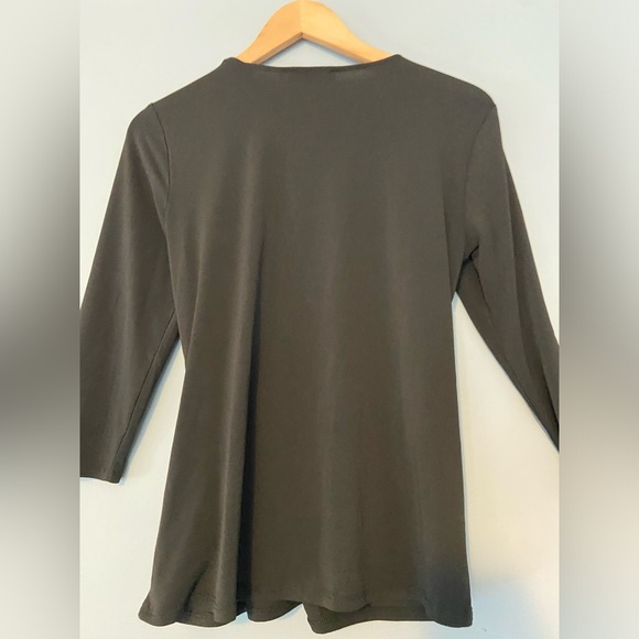 Cable and Gauge Elegant Black Wrap Top with Button Detail. Size medium. - Picture 4 of 5